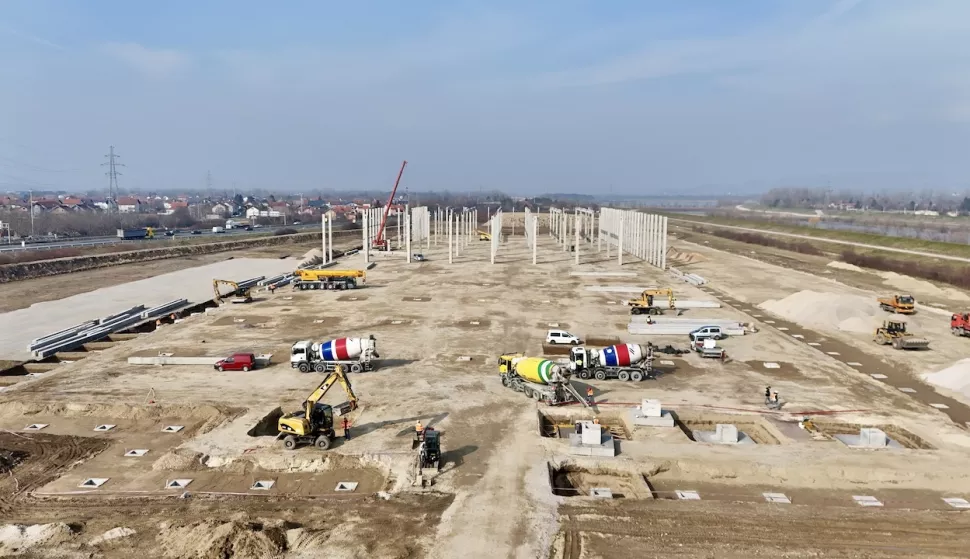 Zagreb, 11.2.2025.- Prvu tvornicu za autonomna elektri?na vozila u Hrvatskoj u sklopu novog poslovnog parka VGP Park Zagreb u Lu?kom kraj Zagreba zajedno grade hrvatska tvrtka Verne i europska VGP, a radovi napreduju, izvijestili su u utorak iz Verna. foto HINA/ 404 Agency/ Verne/ ua