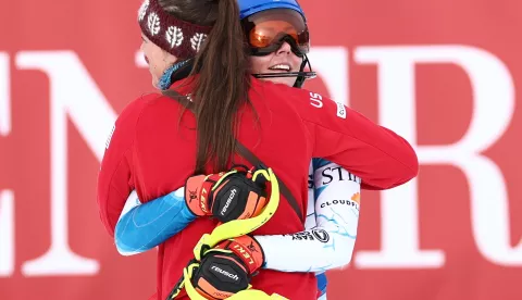 epa11888142 Mikaela Shiffrin (R) and Breezy Johnson (L) of the USA react in the finish area during the Slalom race of Women's Team Combined event at the FIS Alpine Skiing World Championships in Saalbach Hinterglemm, Austria, 11 February 2025. EPA/ANNA SZILAGYI
