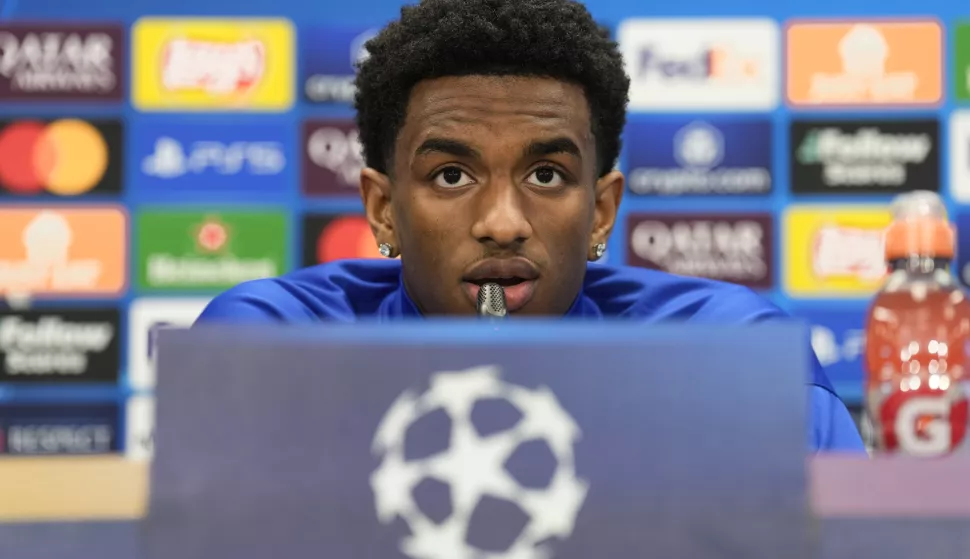 epa11858113 FC Barcelona player Alejandro Balde attends a press conference after the team's training session at Joan Gamper Sports City in Barcelona, Spain, 28 January 2025. FC Barcelona will face Atalanta in the UEFA Champions League on 29 January. EPA/ENRIC FONTCUBERTA