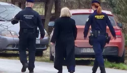 Vara?din, 11.2.2025.- I dalje je u tijeku akcija koju na podru?ju Vara?dinske ?upanije provode Uskok i policija i u utorak ne?to prije podneva zastupnica Barbara Antoli? Vupora prepra?ena je u slu?beno vozilo. foto HINA/ Sini?a KALAJD?IJA/ ua