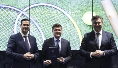 Zagreb, 12.02.2025. - Uručeni ugovori o sufinanciranju izgradnje, obnove, održavanja, opremanja i rekonstrukcije sportskih objekata i velikih međunarodnih sportskih natjecanja. Na fotografiji Tonči Glavina, Zdravko Marić, Andrej Plenković. foto HINA/ Lana SLIVAR DOMINIĆ/ lsd