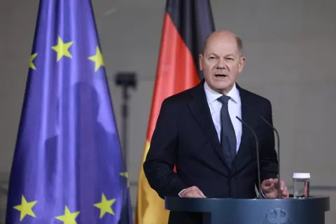 epa11770414 German Chancellor Olaf Scholz delivers a statement on requesting parliament's confidence vote at the Chancellery in Berlin, Germany, 11 December 2024. Scholz has submitted a request for a vote of confidence in the German Parliament Bundestag, in order to pave the way for new federal elections. EPA/CLEMENS BILAN