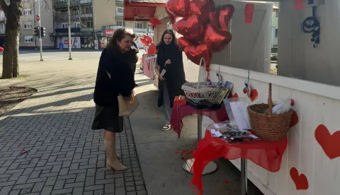 DONJI MIHOLJAC - Lanjsko Valentinovo na miholjačkom tgu. Snimila SNJEŽANA FRIDL