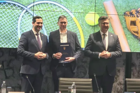 Velimir Redl preuzeo ugovor, veljača 2025.ustupljena fotografija