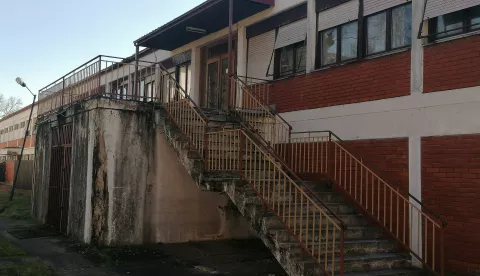 Zgrada bivšeg ureda za obranu u Županji i dalje propada, snimila Marija Lešić Omerović