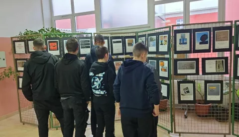 Izložba "Glas protiv govora mržnje" u Tehničkoj školi Nikole Tesle u Vukovaru