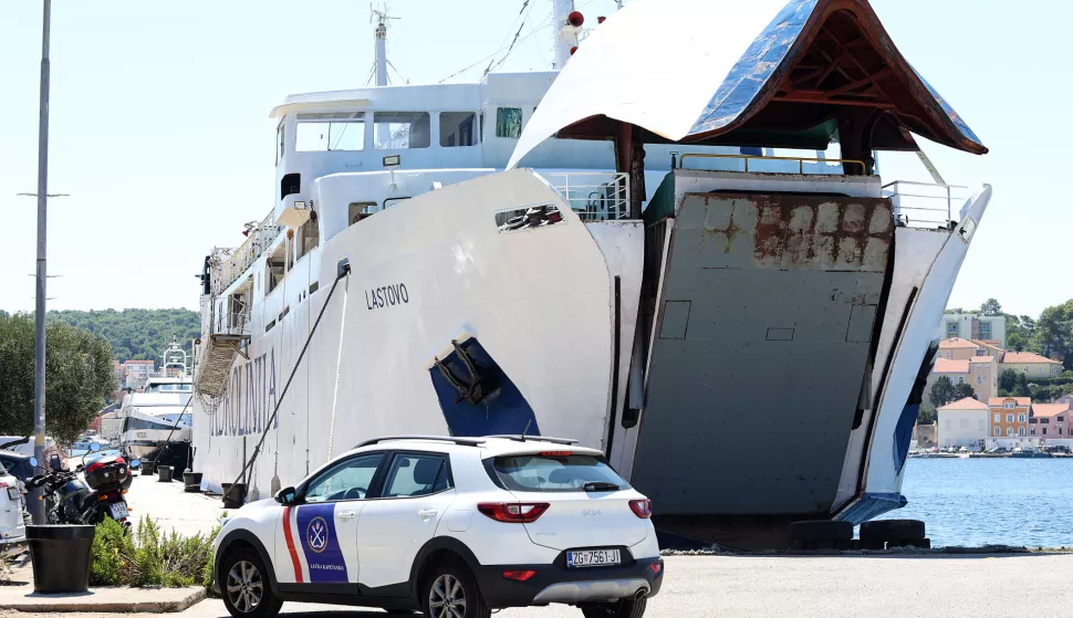 12.08.2024., Mali Losinj - U padu ulazne rampe trajekta Lastovo u trajektnom pristanistu u Malom Losinju trojica mornara Jadrolinije su poginula, a jedan je tesko ozlijedjen. Photo: Nel Pavletic/PIXSELL