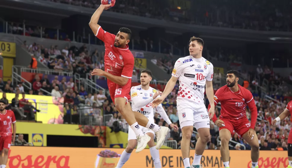 Zagreb, 15.01.2025 - Utakmica 1. kola skupine H Svjetskog prvenstva rukometaša Hrvatska - Bahrain. Na slici Mohamed Mohamed, Josip Šimić.foto HINA/ Damir SENČAR/ ds