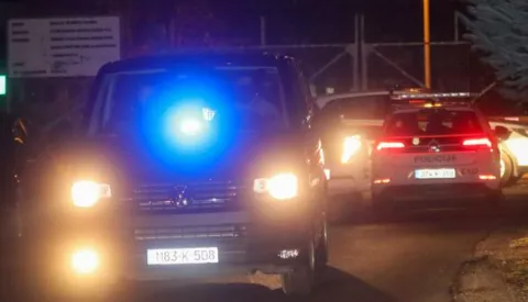 19.12.2019., Sarajevo, Bosna i Hercegovina - Veliki broj policijskih sluzbenika na sarajevskom aerodromu docekao je zrakoplov s manjom grupom pripadnika ISIS-a koji su danas deportirani iz Sirije u BiH. r"nPhoto: Armin Durgut/PIXSELL