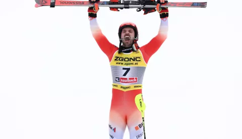 epa11900533 Loic Meillard of Switzerland poses in the finish area after winning the Men's Slalom at the FIS Alpine Skiing World Championships in Saalbach Hinterglemm, Austria, 16 February 2025. EPA/ANNA SZILAGYI