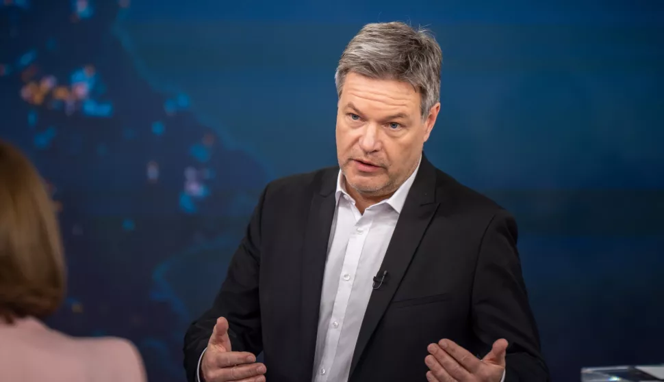 epa11893935 Robert Habeck, German Minister for Economic Affairs and Climate Action and candidate for chancellor of the Alliance 90/The Greens (Greens) speaks during the ZDF program 'Klartext' in Berlin, Germany, 13 February 2025. Candidates for chancellor from the SPD, CDU, Greens and AfD will answer citizens' questions during the program. Germany will hold federal elections on 23 February 2025. EPA/MICHAEL KAPPELER/POOL