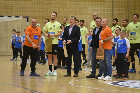 MRK Sesvete uoči utakmice darivalo je Tina Lučina, fizioterapeuta Željka Kercela i Igora Vorija