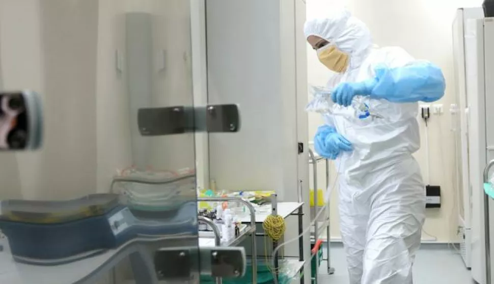 OSIJEK, 02. 02. 2017, KLINIČKI BOLNIČKI CENTAR, KBC OSIJEK. ZAVOD ZA ONKOLOGIJU. SVJETSKI DAN BORBE PROTIV RAKA. PRIPREMA CITOSTATIKA...snimio GOJKO MITIĆ