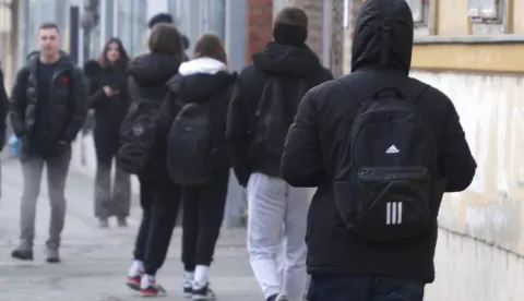 Osijek, 07. 02. 2025., Županijska ulica, Opća gimnazija, bojkot nastave, djeca idu u školu, na putu prema školi, učenici, SNIMIO BRUNO JOBST