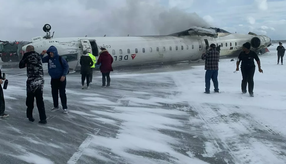 WASHINGTON, 17. veljače 2025. (Hina/Reuters) - Zrakoplovna nesreća u međunarodnoj zračnoj luci Toronto Pearson u ponedjeljak pokrenula je akciju hitnih službi i policijskih vlasti, izvijestio je CTV News pozivajući se na lokalnu policiju.