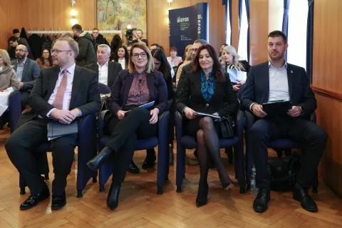 Okrugli stol ekonomski fakultet u osijeku"Izazovi korporativnog upravljanja i jačanje integriteta u trgovačkim društvima u većinskom vlasništvu JLP(R)S u procesu pristupanja Hrvatske OECD-u" Boris Crnković, Mladen Bručić-Matic,Nataša Tramišak, Jasenka Crnković.Darko Tipurić