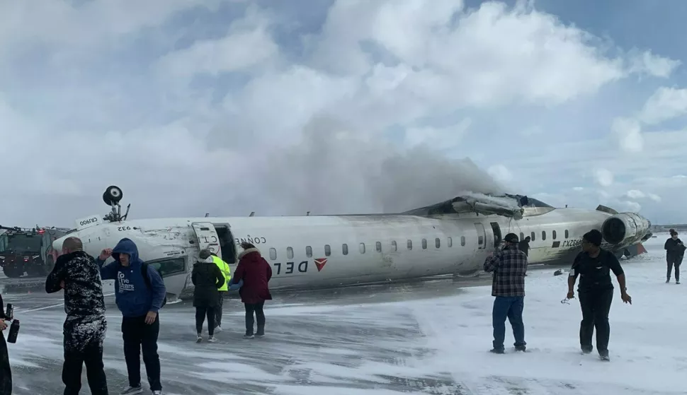 WASHINGTON, 17. veljače 2025. (Hina/Reuters) - Zrakoplovna nesreća u međunarodnoj zračnoj luci Toronto Pearson u ponedjeljak pokrenula je akciju hitnih službi i policijskih vlasti, izvijestio je CTV News pozivajući se na lokalnu policiju.