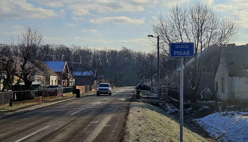 AKOVO - Pisak jedina ulica koja ima svoju školu, crkvu, jezero...VELJAČA 2025.