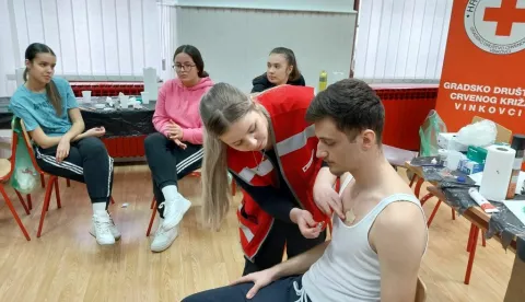 VINKOVCI - GD Crvenog križa Vinkovci organiziralo je edukaciju iz zornog prikazivanja ozljeda, VELJAČA 2025.