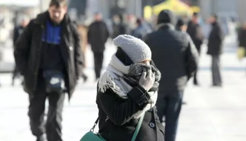 10.01.2017., Zagreb - Izuzetno niska temperatura koja ne raste od jutra natjerala je zagrepcane da se pokusaju zastiti od zime. Photo: Patrik Macek/PIXSELL------1 stupac colornovosti