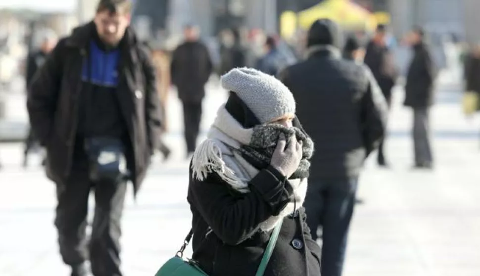 10.01.2017., Zagreb - Izuzetno niska temperatura koja ne raste od jutra natjerala je zagrepcane da se pokusaju zastiti od zime. Photo: Patrik Macek/PIXSELL------1 stupac colornovosti