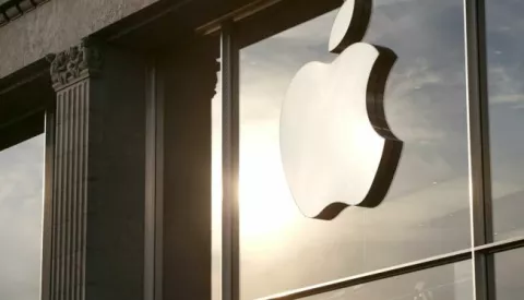 epa05603135 (FILE) A file picture dated 16 September 2016 shows the Apple logo on an Apple store at the start of iPhone 7 sales in Hamburg, Germany. According to a report on 25 October 2016, Apple's quarterly revenue dropped by 9 percent from the previous year to 46.9 billion US dollars. EPA/BODE MARKS