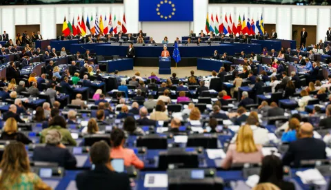 13 September 2023, France, Straßburg: Ursula von der Leyen (CDU, EPP Group, back,M), President of the European Commission, stands in the European Parliament building and speaks. Note: Shot with a tilt lens and thus shifted focal plane. Group In her State of the Union 2023 speech, Commission President von der Leyen will outline the priorities and flagship initiatives for the coming year. It is the last speech of this legislative period in the run-up to the 2024 European elections. Photo: Philipp von Ditfurth/dpa Photo: Philipp von Ditfurth/DPA