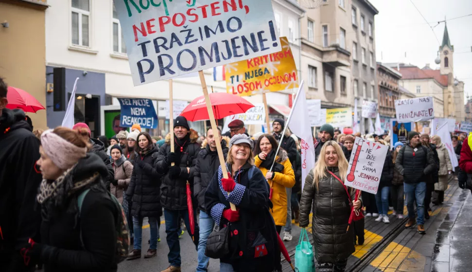 14.12.2024., Zagreb - Prosvjed Nezavisnog sindikata znanosti i visokog obrazovanja, Skolskog sindikata Preporod i Nezavisnog sindikata zaposlenih u srednjim skolama Hrvatske pod nazivom "Adventski prosvjed" protiv ocjenjivanja i nepravednih koeficijenata. Photo: Neva Zganec/PIXSELL