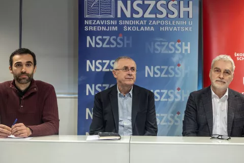 Zagreb, 14.2.2025 - Predstavnici Nezavisnog sindikata zaposlenih u srednjim školama Hrvatske, Nezavisnog sindikata znanosti i visokog obrazovanja i Školskog sindikata Preporod održali su zajedničku konferenciju za novinare. Na slici Matija Kroflin. Željko Stipić i Zrinko Turalija.FotoJ/ dag