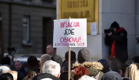 Zagreb, 20.02.2025 (novosti) - platforma Halo inspektore, prosvjed ispred HNB-a (Hrvatska narodna banka).foto Davor KovacevicnovostiHNB