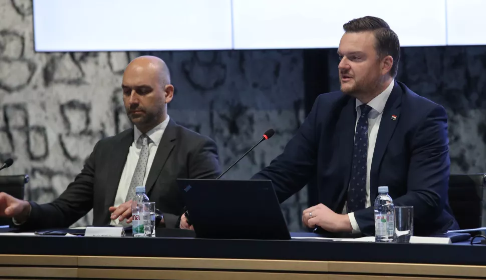 Zagreb, 21.02.2025. - Predstavljanje strateškog okvira za razvoj tržišta kapitala u Republici Hrvatskoj 2025. - 2030. i akcijskog plana za njegovu provedbu u ovoj i idućoj godini. Na predstavljanju su između ostalih sudjelovali potpredsjednik Vlade i ministar financija Marko Primorac sa suradnicima, predsjednik Upravnog vijeća Hrvatske agencije za nadzor financijskih usluga Ante Žigman, predstavnici Europske banke za obnovu i razvoj, kao i predstavnici tržišne infrastrukture te financijske industrije. Na fotografiji Davor Zoričić, Marko Primorac. foto HINA /Zvonimir KUHTIĆ/ kuzo