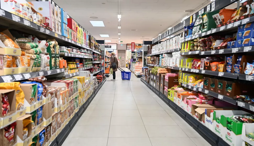 bojkot; cijene; inflacija; kolica; kosarica; kupci; kupnja; kupovina; potrosacka kosarica; shopping; trgovina
