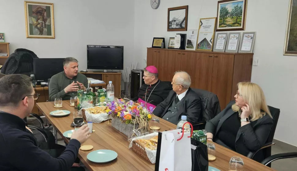 NIJEMCINadbiskup Đuro Hranić donirao 35 000 eura za obnovu grobljanske crkve u NijemcimaVELJAČA 2025.