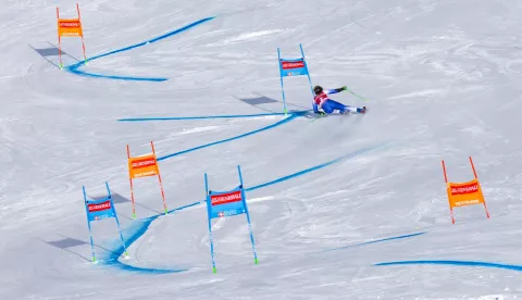 epa11912421 Federica Brignone of Italy in action during the first run of the women's Giant Slalom race at the FIS Alpine Skiing World Cup event in Sestriere, Italy, 21 February 2025. EPA/ANDREA SOLERO