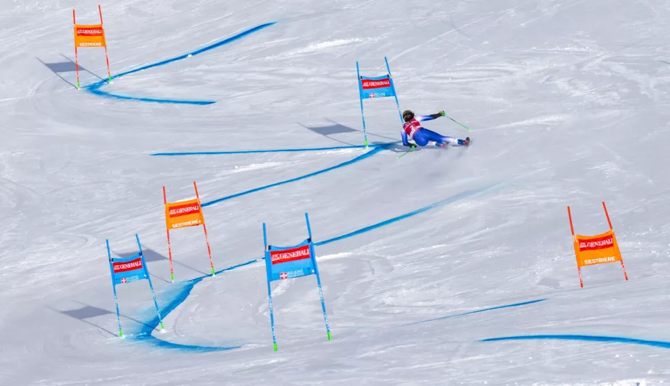 epa11912421 Federica Brignone of Italy in action during the first run of the women's Giant Slalom race at the FIS Alpine Skiing World Cup event in Sestriere, Italy, 21 February 2025. EPA/ANDREA SOLERO