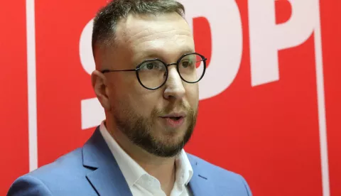Osijek, 21. 02. 2025, Strossmayerova 5. Press SDP-a, predstavaljanje kandidata za gradonačelnika Vjerana Marjaševića. snimio GOJKO MITIĆ