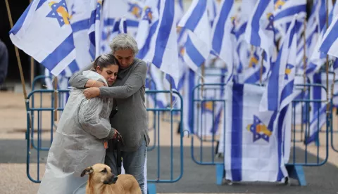 epa11909068 People gather at Hostages Square ahead of the release of the bodies of four Israeli hostages held in Gaza, in Tel Aviv, Israel, 20 February 2025. Hamas is set to hand over the bodies of four Israeli captives on 20 February, as part of the ongoing ceasefire deal between Israel and Hamas. Six more living hostages are expected to be released on 22 February. EPA/ABIR SULTAN