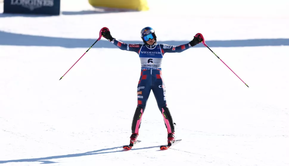epa11897826 Zrinka Ljutic of Croatia gestures in the finish area during the Women's Slalom at the FIS Alpine Skiing World Championships in Saalbach Hinterglemm, Austria, 15 February 2025. EPA/ANNA SZILAGYI