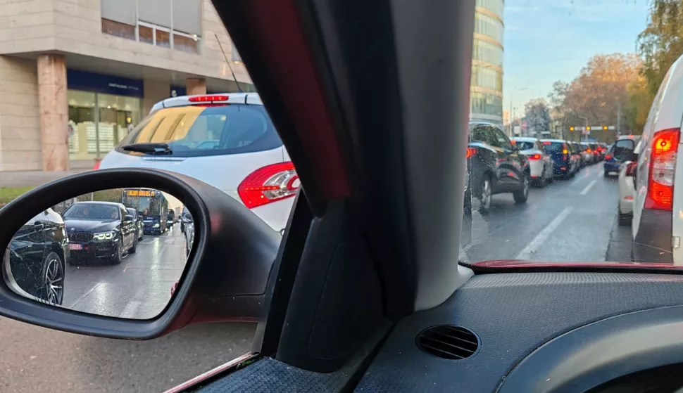 Osijek, 25. 11. 2024, Vukovarska ulica kod raskrižja s Trpimirovoj oko 15:30 sati. Prometna gužva, krkljanac. Slobodnjak, ilustracija.snimio GOJKO MITIĆ 