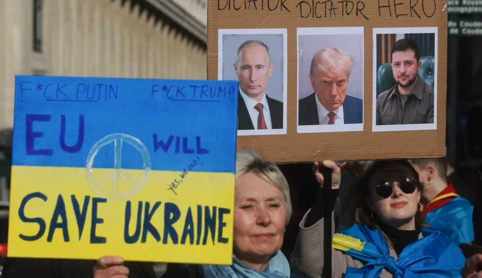 epa11918279 People take part in a protest marking the third anniversary of Russia's full-scale invasion of Ukraine, in Brussels, Belgium, 23 February 2025. EPA/OLIVIER HOSLET