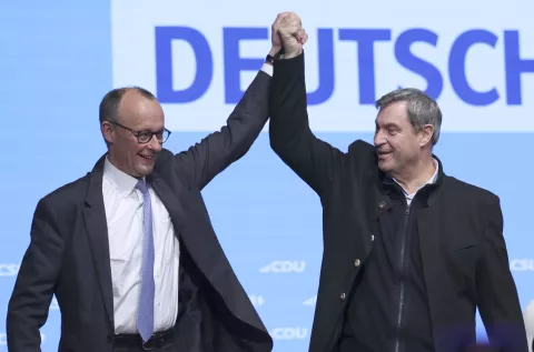 epa11915472 Chairman of Germany's Christian Democratic Union (CDU) Friedrich Merz (L) and State Premier of Bavaria and Christian Social Union (CSU) chairman Markus Soeder (R) attend the CDU/CSU final election campaign act ahead of German federal elections in Munich, Germany, 22 February 2025. EPA/GINTARE KARPAVICIUTE