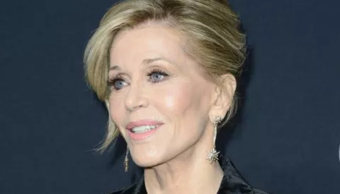 epa05153789 US actress Jane Fonda arrives for the Saint Laurent Fashion Show at the Palladium in Los Angeles, California, USA, 10 February 2016. EPA/MIKE NELSON------MOZAIK, 1 stupac