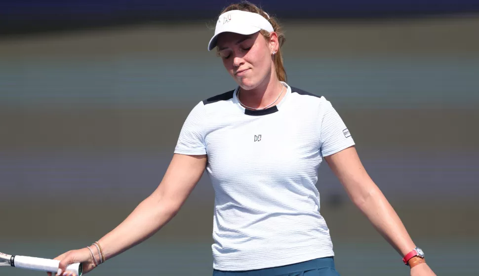 epa11900335 Donna Vekic of Croatia gestures during her first round match against Sofia Kenin of USA at the Dubai Tennis Championships in Dubai, United Arab Emirates, 16 February 2025. EPA/ALI HAIDER