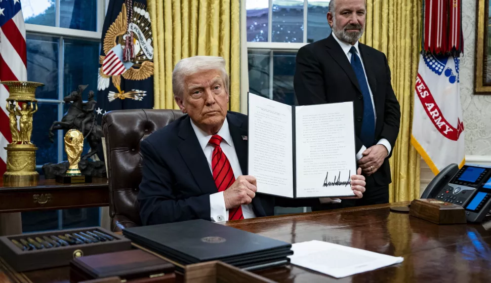 epaselect epa11887155 US President Donald Trump displays an executive order as Howard Lutnick (R), chief executive officer of Cantor Fitzgerald LP and US commerce secretary nominee, watches in the Oval Office of the White House in Washington, DC, USA, on 10 February 2025. Trump ordered a 25% tariff on steel and aluminum imports EPA/AL DRAGO/POOL