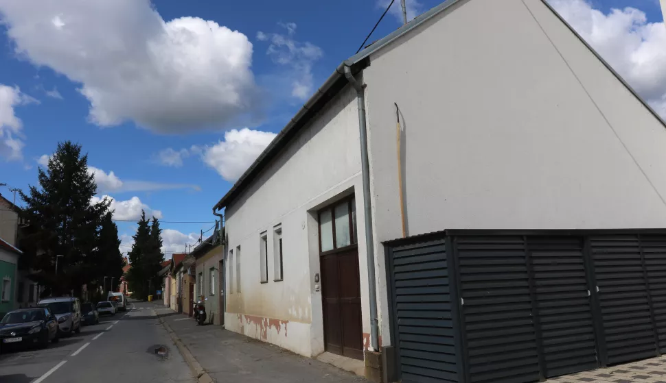 Osijek, 20. 09. 2022, Donji Grad, Ulica Mije Kispatica 41, mjesto gdje su dva maladica napala i istukla invalida..snimio GOJKO MITIĆ