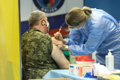 30.03.2021., Osijek - Uz redovno cijepljenje kod obiteljskih lijecnika, a nakon pristizanja nesto veceg broja doza cjepiva nego predhodnih tjedana, u Osijeku je zapocelo masovno cijepljenje i to na tri posebno organizirana punkta. Photo: Dubravka Petric/PIXSELL"n