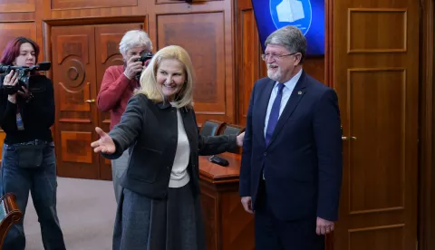 Beograd, 24.02.2025. - Izvjestitelj Europskog parlamenta za Srbiju Tonino Picula započeo je u ponedjeljak posjet Beogradu gdje će u iduća dva dana razgovarati s državnim dužnosnicima, te predstavnicima oporbenih stranaka, poslovne zajednice, nevladinog sektora i medija, a izvjesno je da se neće sastati s predsjednikom Srbije. Na fotografiji Tanja Miščević, Tonino Picula. foto HINA/ FoNet/ Milica Vučković/ tm