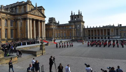 epa06884384 Melania Trump, US President Donald J. Trump, British Prime Minister Theresa May and her husband Philip attend a welcoming ceremony at Blenheim Palace, Oxfordshire, Britain, 12 July 2018. US President Trump is on a three-day working visit to the United Kingdom, first trip to the country as US president. EPA/ANDY RAIN