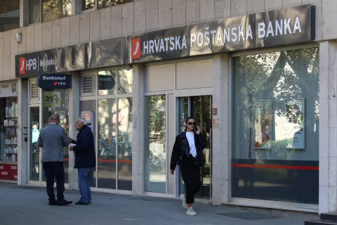 Osijek, 15. 10. 2024, Hrvatska poštanska banka,HPB, banka, bankomat, krditi, platni prommet, ilustracija.snimiio GOJKO MITIĆ