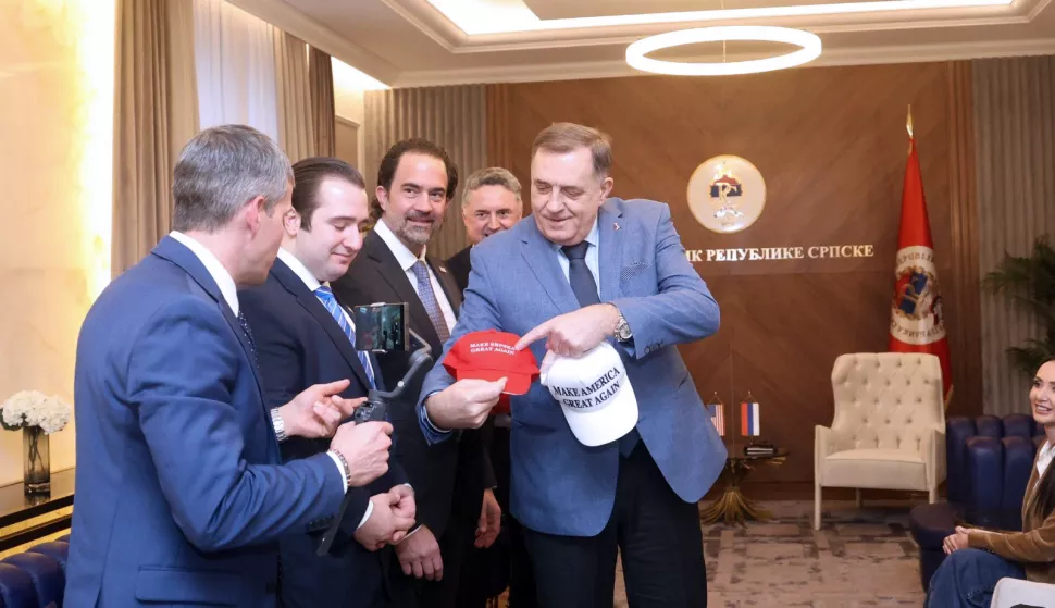 Mostar, 24.2.2025.- Bliski suradnik novoizabranog ameri?kog predsjednika Donalda Trumpa Rudy Giuliani doputovao je u ponedjeljak u Banju Luku gdje se susreo s ?elnikom tamo?njih Srba Miloradom Dodikom protiv kojega ?e u srijedu izre?i presuda zbog nepo?tivanja odluka visokog me?unarodnog predstavnika. Na slici Milorad Dodik. foto HINA/ X/ ua